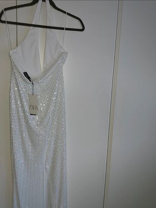 Vestido largo plateado con espejos