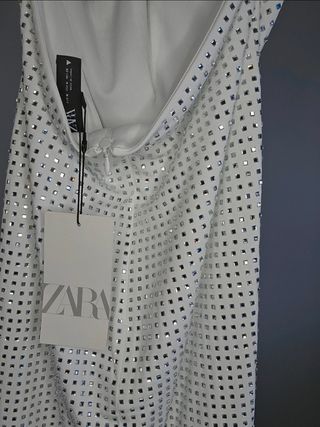 Vestido largo plateado con espejos