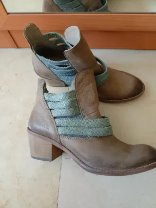 Botines negros y otros grises talla 37