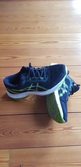 Tenis ASICS Gel running negros y verdes