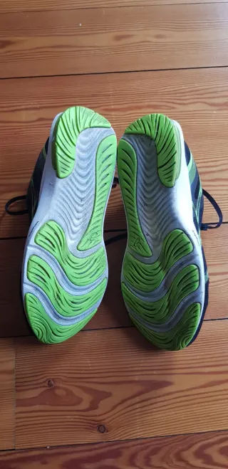 Tenis ASICS Gel running negros y verdes