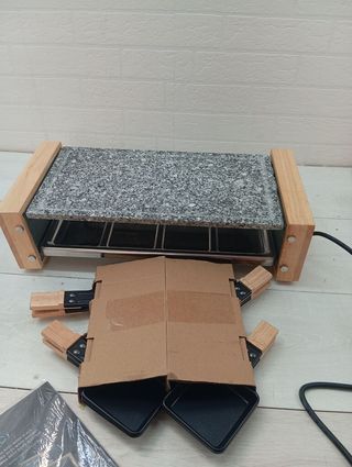 Raclette in pietra naturale con 8 padelle per griglia