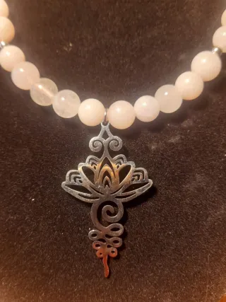 Collar Cuarzo Rosa y Colgante Flor de Loto