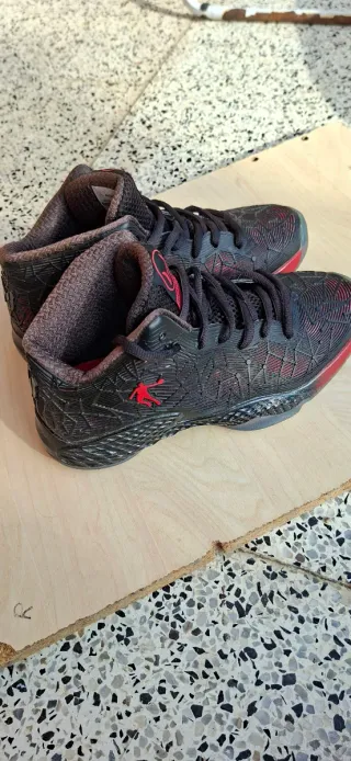 Zapatillas Li-Ning Negras y Rojas