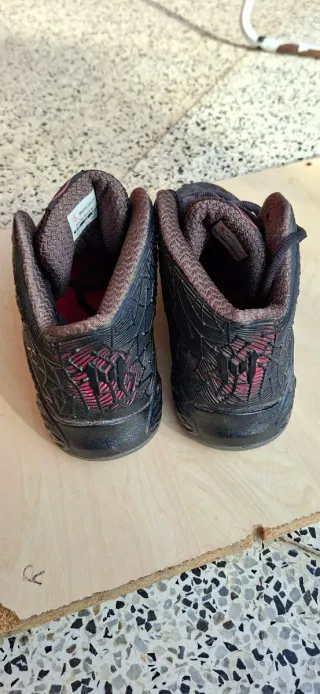 Zapatillas Li-Ning Negras y Rojas