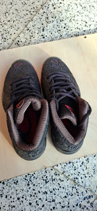 Zapatillas Li-Ning Negras y Rojas