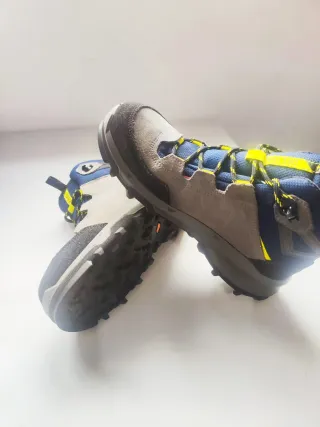 Botas de montaña impermeables talla 36