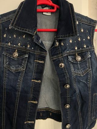 Chaleco vaquero con tachuelas