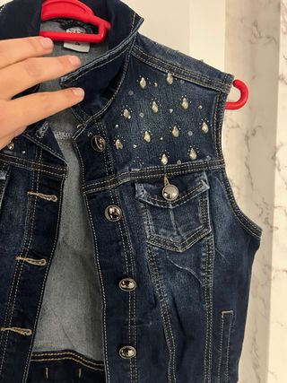 Chaleco vaquero con tachuelas