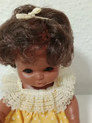 Muñeca Currín Negra Vestido Amarillo
