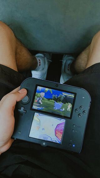 Nintendo 2DS Negra/Azul + Lápiz + Cargador