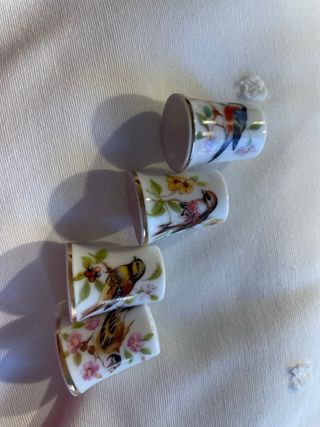 Colección de dedales de porcelana , plata y otros