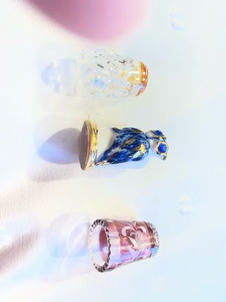 Colección de dedales de porcelana , plata y otros