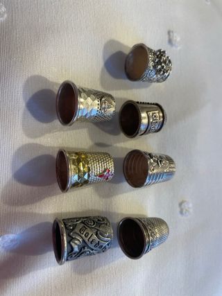 Colección de dedales de porcelana , plata y otros