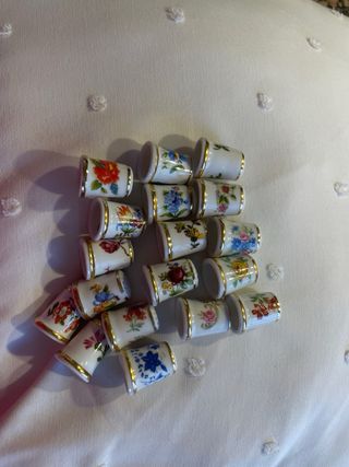 Colección de dedales de porcelana , plata y otros