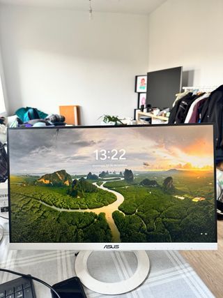 Pantalla ASUS 23.8 Blanca con arañazo. Sin cable.