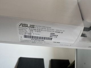 Pantalla ASUS 23.8 Blanca con arañazo. Sin cable.