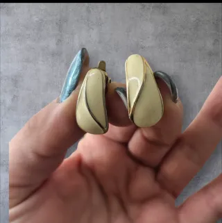 Orecchini Trifari vintage clip smalto crema oro