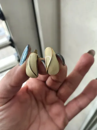 Orecchini Trifari vintage clip smalto crema oro