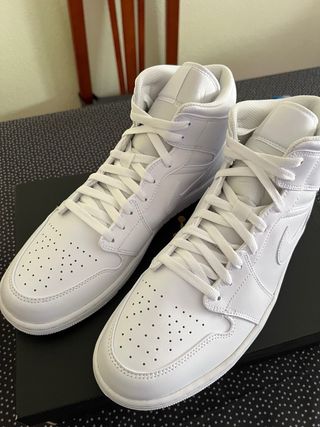 Nike Air Jordan 1 MID Blancas