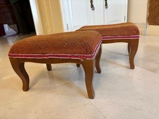 Banqueta y resposapies terciopelo y madera