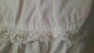 Camisa blanca infantil con volantes