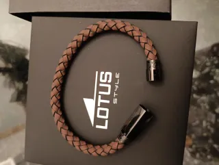 Pulsera Lotus trenzada cuero cierre magnético