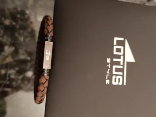 Pulsera Lotus trenzada cuero cierre magnético