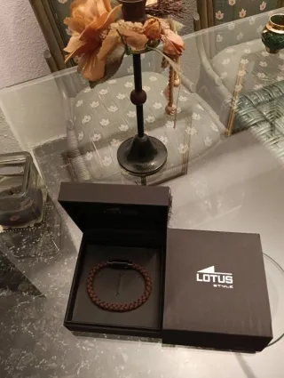 Pulsera Lotus trenzada cuero cierre magnético