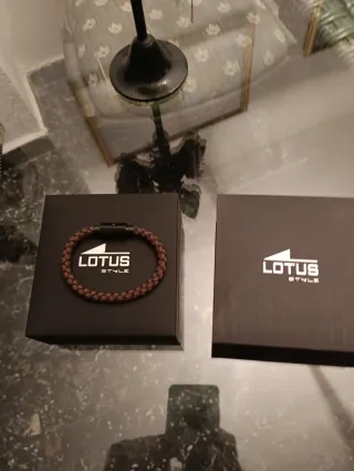 Pulsera Lotus trenzada cuero cierre magnético