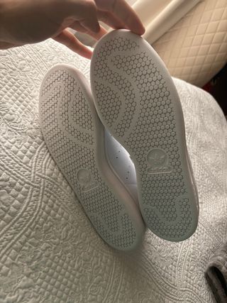 Zapatillas Adidas Stan Smith Blancas y Granate.