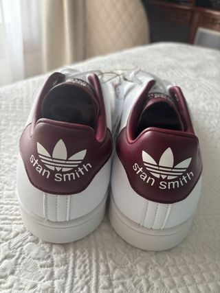 Zapatillas Adidas Stan Smith Blancas y Granate.