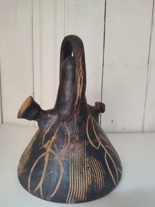 Botijo de barro artesanal