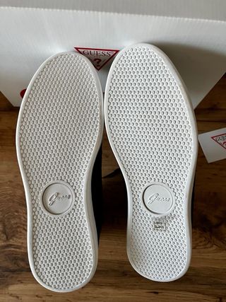 Zapatillas Guess Negras Nuevas