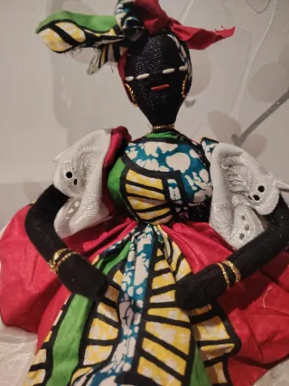Muñeca africana artesanal