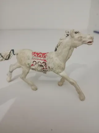 Figura caballo juguete blanco con manta