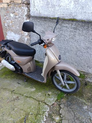Dos motos por coche, una 125 y una 100cc