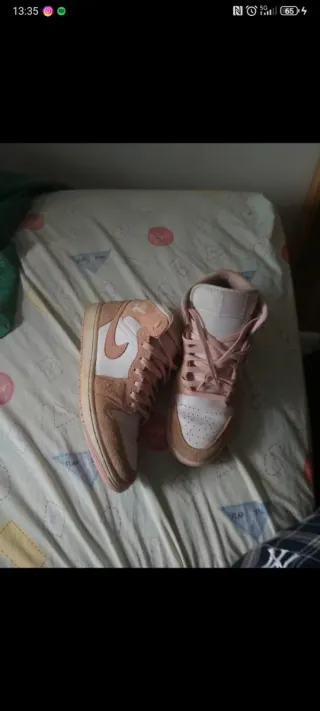 Nike Air Jordan 1 Rosa y Blanco