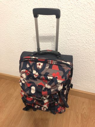 Maleta con ruedas y flores