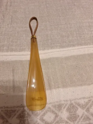 Calzador de cuerno con asa