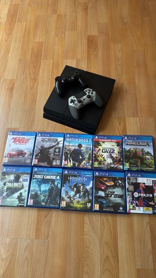 PS4 (PlayStation 4) + 11 giochi + 2 controller