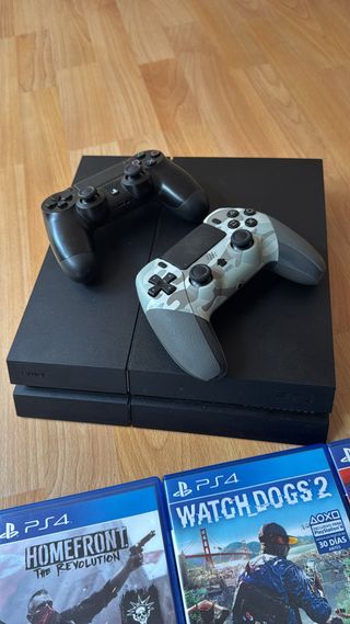 PS4 (PlayStation 4) + 11 giochi + 2 controller