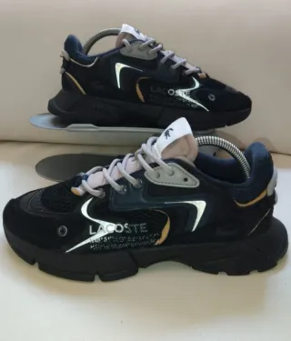 Lacoste L003 Zapatillas Negras y Doradas