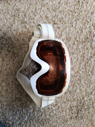 Cascos de esquí y gafas