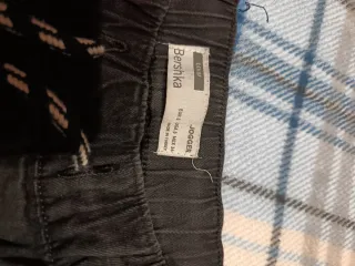 Pantalón chico negro roto