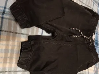 Pantalón chico negro roto