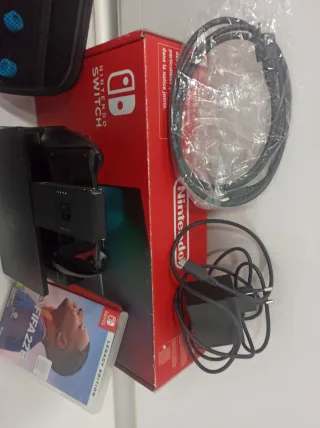 Nintendo Switch Azul/Rojo + juego regalo FIFA