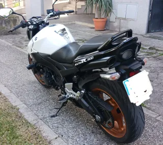 Suzuki GSR 600