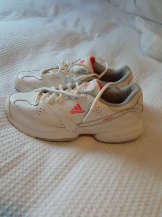 Zapatillas Adidas Padel Blancas y Rosas