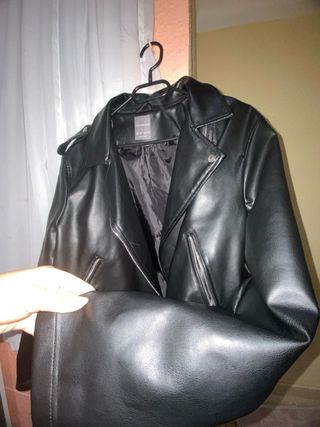 Chaqueta efecto piel negra Primark Talla L